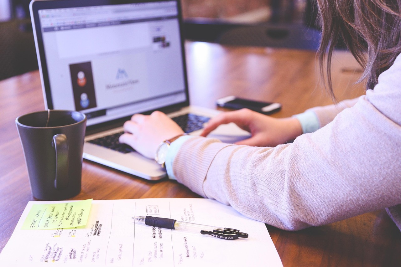 Neuromarketing Digital: Gatilhos que Fazem o Cliente Comprar